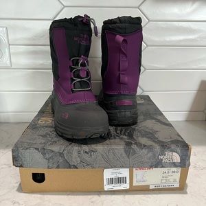 North face Girls Alpenglow snow boots, youth size 6